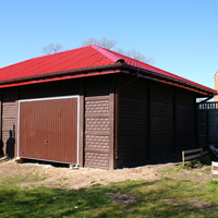 Kompletny garaż kopertowy z brązowych płyt