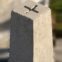 Słupek graniczny z betonu - producent Betoniarnia Cezbet Posada